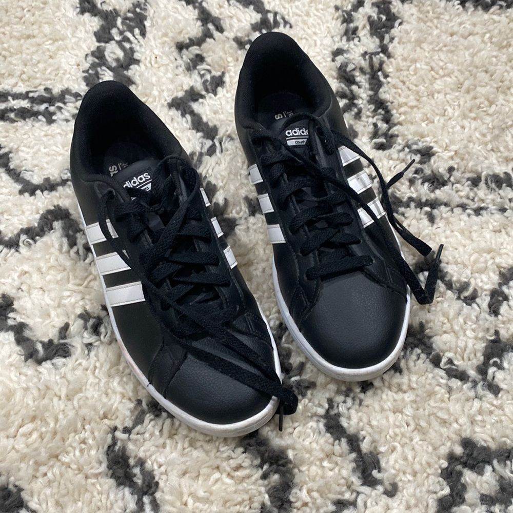 Adidas Grand Court Black and White Women’s size 9.5M Adidas shell toes. Barely w